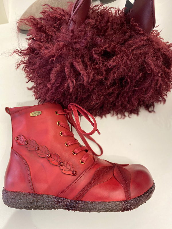 Rote Boots von Laura Vita bei Schuhhaus Griese